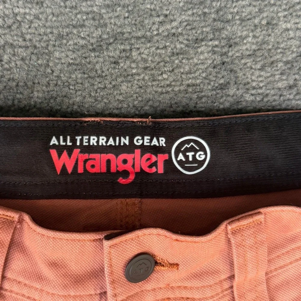 Wrangler ATG Mens All Terrain Gear Utility Shorts Clay Pink Salmon 33 Waist
